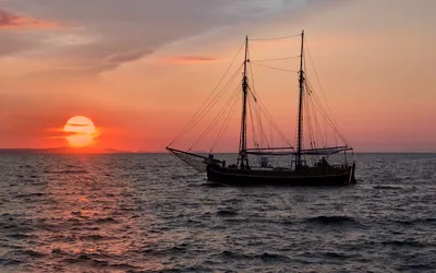 Где встретить рассвет на море: романтическое свидание на каяках