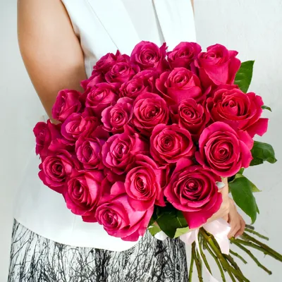Букет роз сорт \"Пинк Флойд\", 25 цветов заказать в интернет-магазине  Роз-Маркет в Краснодаре по цене 5 600 руб.