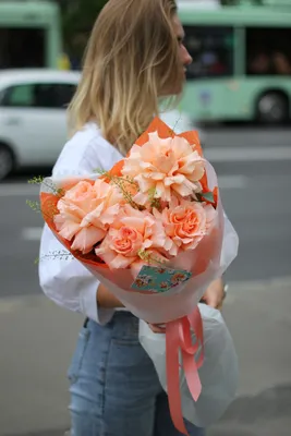 Розы Шиммер с эвкалиптом - купить в Москве | Flowerna