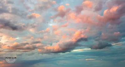 Голубое и розовое небо с пасмурным Стоковое Фото - изображение  насчитывающей космос, конспектов: 70617360