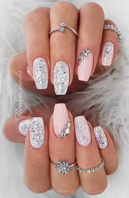 Розовый маникюр с рисунком и стразами - 20Nails