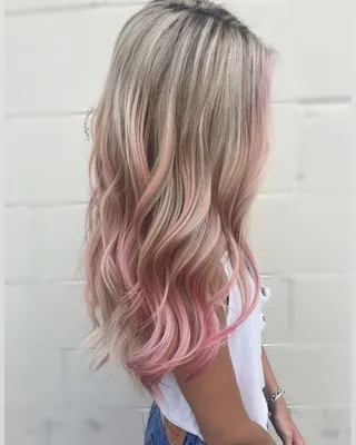 Розовая прядь на светлых волосах (47 лучших фото)