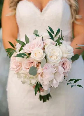 Бело-розовый букет невесты из роз, эустомы и маттиолы | Свадебный букет, Розовый  букет, Букет невесты