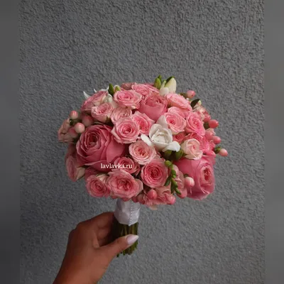 Букет невесты из розовых диантусов и нежных эустом с эвкалиптом - купить с  доставкой в Омске - LAVANDA