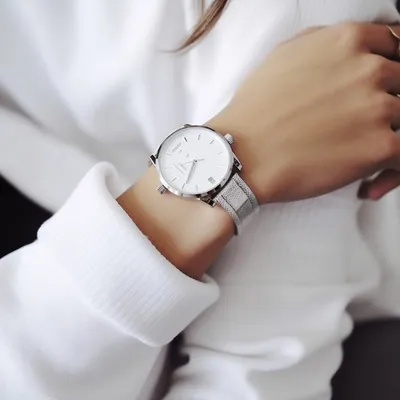 Миниатюрные или массивные: какие женские наручные часы будут модными в 2024  году | KPIZ.ru