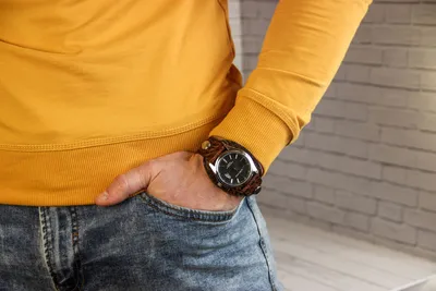 Наручные часы с широким кожаным ремешком. Кожаный браслет. №579738 - купить  в Украине на Crafta.ua