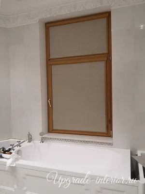 Как задекорировать маленькое окно в ванной: Шторы на окно для ванной  комнаты, фото и идеи дизайна | Houzz Россия