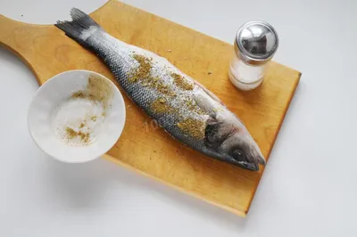 Целая рыба в духовке - 1000.menu