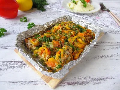 Красная рыба с овощами в фольге запеченная рецепт с фото пошагово -  1000.menu