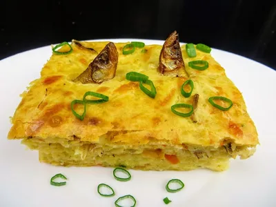 Кефир, мука и яйца: создаем вкусный заливной пирог с красной рыбой –  истинное гастрономическое наслаждение — Газета Слонімская