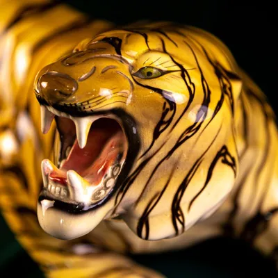 Умело уловить неуловимую и могущественную сущность тигра | Премиум Фото