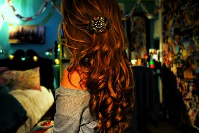 Фото с рыжей девушкой со спины #картинки#фото#девушка#спиной#со_спины#локоны#голливудские_локоны#рыжа…  | Укладка длинных волос, Идеи причесок, Великолепные прически