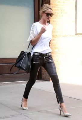 Как носить кожаные брюки: самые стильные и простые сочетания | MARIECLAIRE