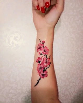 Значение Татуировки Сакуры у Девушек и Мужчин | Wrist tattoos for women,  Tattoos for women flowers, Pretty flower tattoos