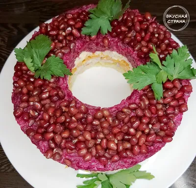 САЛАТ «ГРАНАТОВЫЙ БРАСЛЕТ» ⠀ Эффектнейший 😍🔥 и очень вкусный салат на  любой праздничный стол 🎉🎄 ⠀ Наша любимая семейная версия этого… |  Instagram