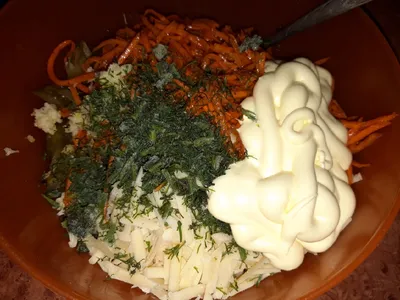 Салат «Калейдоскоп» с курицей и корейской морковью — рецепт с фото пошагово