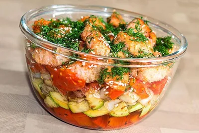 Слоеный салат с красной рыбой рецепт с фото - 1000.menu