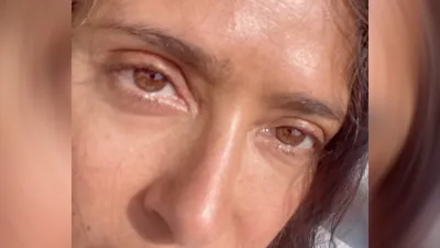 56-летняя Сальма Хайек показала в соцсетях крупным планом свою седину и  лицо без макияжа | РБК Life