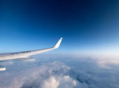Почему пассажирские самолёты летают на такой большой высоте?