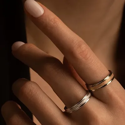 Необычные обручальные кольца (53 фото): красивые свадебные парные м… |  Необычные обручальные кольца, Дизайнерские обручальные кольца, Королевские обручальные  кольца