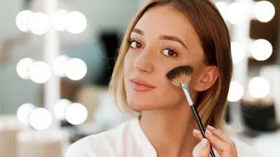 Макияж для зелёных глаз: визажист показывает пошагово | Beauty Insider