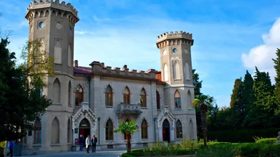 Дворец Ясная поляна - памятник архитектуры и санаторий в Крыму