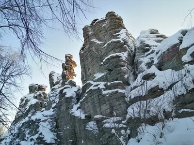 Вороньи скалы, Семь братьев, Три сестры