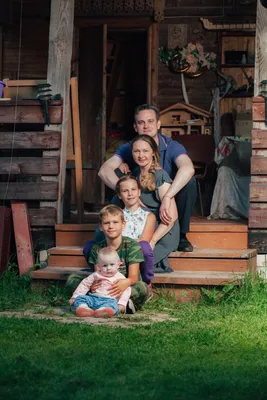 Семейная фотосессия на природе с детьми в Москве — Фотосъемка семьи в парке  или лесу — Съемка на природе