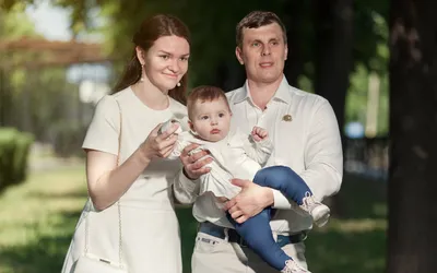 Семейная фотосессия на природе с детьми в Москве — Фотосъемка семьи в парке  или лесу — Съемка на природе