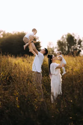 Фотопрогулка семьи в московском парке. Фотосессия новорожденных в Москве —  newborn фотограф Елена Виниченко