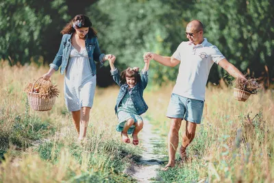 Фотографы Y-Family » Свадебный фотограф Киев, Украина, Европа. Душевная  европейская фотография. Фотограф на свадьбу. Семейная студия Y-Family. » СЕМЕЙНАЯ  ФОТОСЕССИЯ НА ПРИРОДЕ В ПОЛЕ ПИКНИК (НА ЛУЖАЙКЕ) (2)