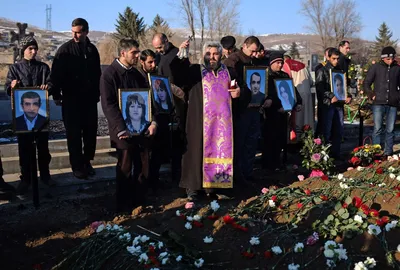 Журналистам позволили войти в дом убитых в Гюмри Аветисянов (фото) - Gisher  News