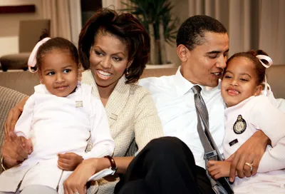Мишель Обама пресекла веселую фотосессию своего мужа с датской блондинкой -  KP.RU