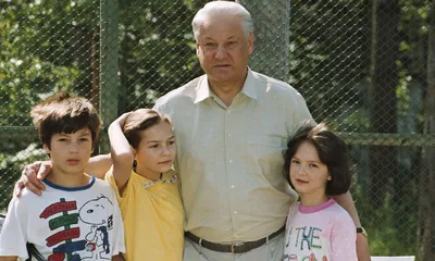 Зачем «Семья» Ельцина переписывает историю девяностых