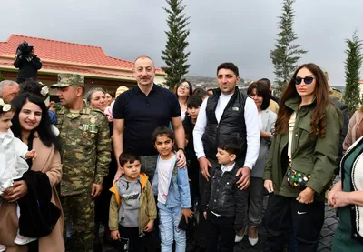 Президент Ильхам Алиев и Первая леди Мехрибан Алиева встретились и  побеседовали с жителями села Талыш (ФОТО)