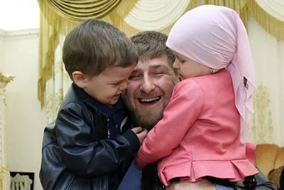 Доход жены Кадырова за год снизился в 35 раз — РБК