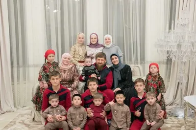 Сколько жен и детей у Рамзана Кадырова, как он относится к многоженству?  Рассказываем подробно | Чеченский след | Дзен