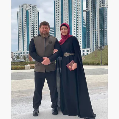 Жена Кадырова показала редкое фото мужа с дочерью: Общество: Россия:  Lenta.ru