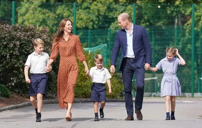 Принц Уильям и Кейт Миддлтон отвели детей в новую школу: фото и подробности