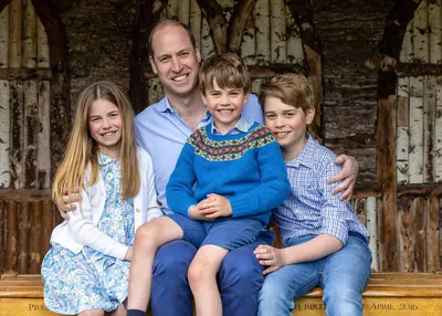 В День отца королевская семья показала фото принца Уильяма с тремя детьми