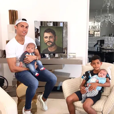 Криштиану Роналду со своей семьей 😍😍😍 - Любители БК Олимп | Facebook