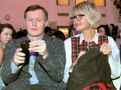 Вера Алентова появилась на прощании с мужем Владимиром Меньшовым менее чем  через сутки после выписки из больницы - Вокруг ТВ.