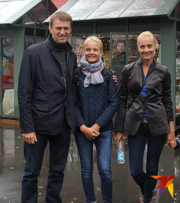 Алексей Навальный - Главный ботаник семьи приехал на каникулы. Поехали  показывать ей большой город, а то одичала совсем в своей деревне  калифорнийской. | Facebook