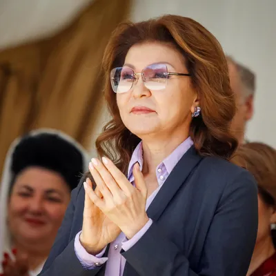 Назарбаев в мемуарах признал, что у него есть вторая жена и еще два сына —  РБК
