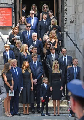 Семья Трамп собралась в полном составе на похоронах первой жены миллиардера