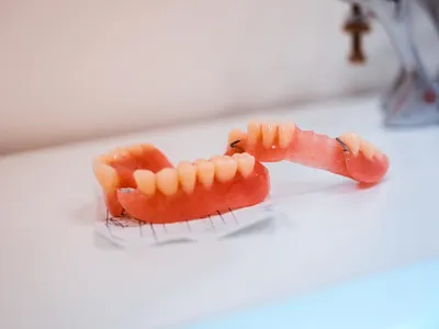 Какой протез выбрать при отсутствии всех зубов - Хирургическая стоматология