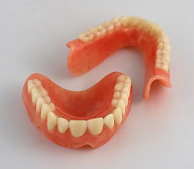 Что такое съемные зубные протезы