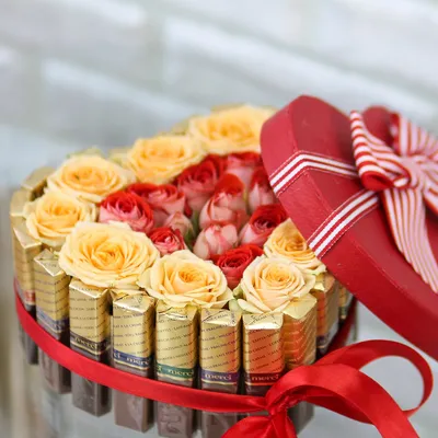 Купить сердце из конфет с розами, цены на Мегамаркет | Артикул: 600004681361