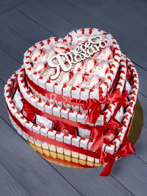 Купить сладкий подарок Сердце из конфет на праздник 14 февраля с бесплатной  доставкой по Москве и МО.