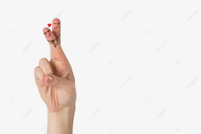 2 Руки показывают на черном фоне сердце. Женские пальцы с красивым  маникюром. Руки шоу девочки сердце Стоковое Изображение - изображение  насчитывающей изолировано, сделайте: 182598683